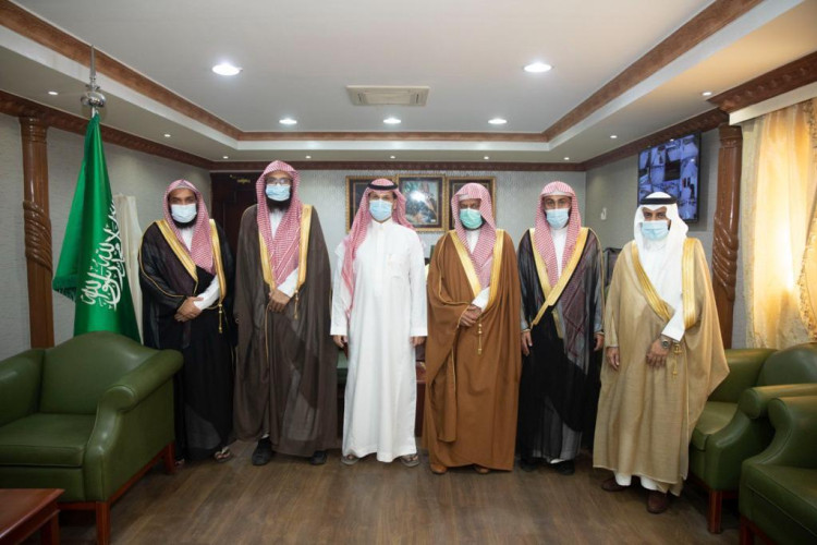 محافظ المزاحمية يطلق حملتي “إن الله لا يصلح عمل المفسدين واعتزاز” والشبانات يلتقي أعضاء هيئة الأمر بالمعروف