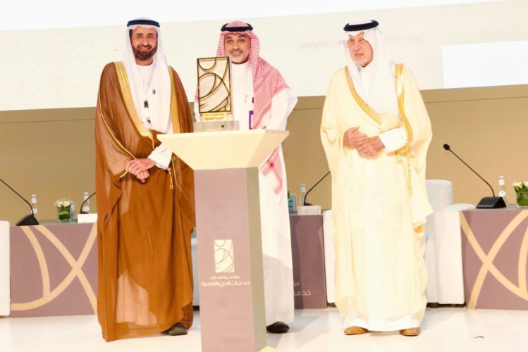 الأمير خالد الفيصل يكرم الاتصالات السعودية لدعمها التقني لمؤتمر الحج والعمرة