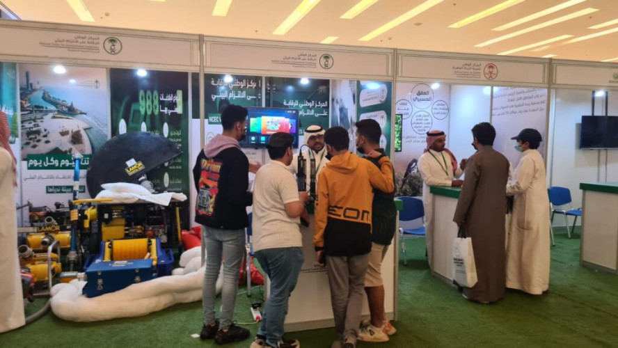 المعرض البيئي يجذب الزوار في فعاليات إسبوع البيئة بعسير