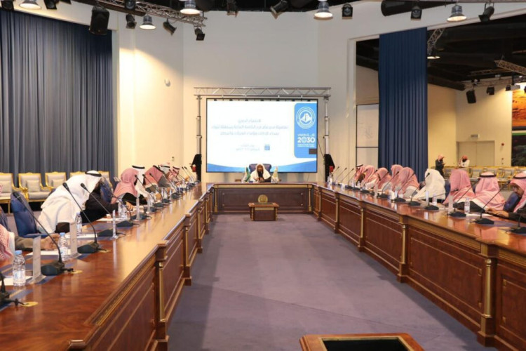 مدير عام فرع هيئة الأمر بالمعروف بمنطقة تبوك يجتمع بالقيادات الإدارية والميدانية للفرع