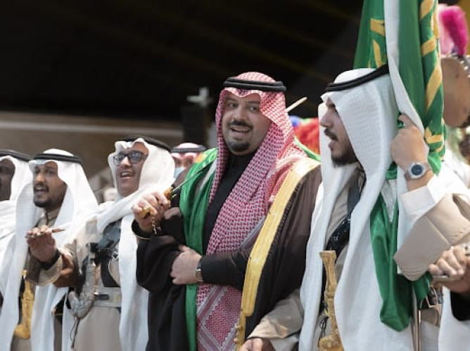 الأمير فيصل بن خالد بن سلطان يرعى ختام مهرجان الصقور بمنطقة الحدود الشمالية