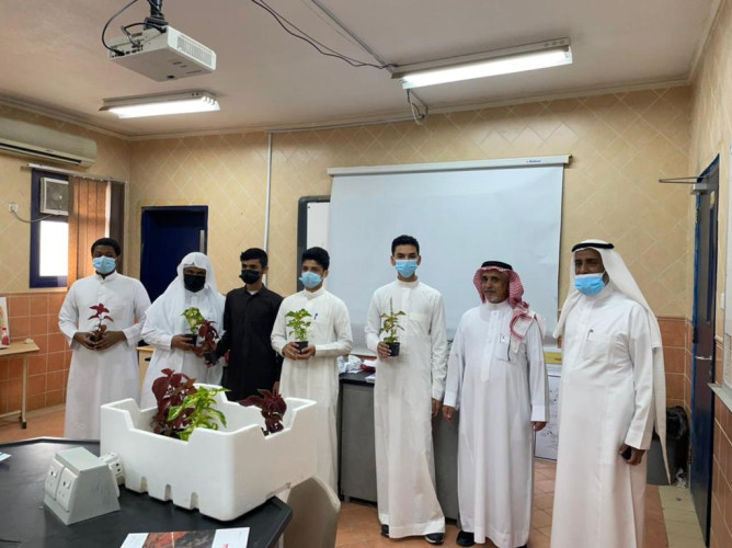 فعاليات متعددة في أسبوع البيئة لثانوية الخليفي بمكة المكرمة