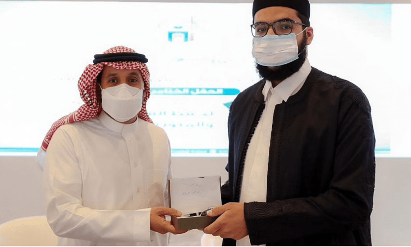 رئيس الجامعة الإسلامية يُكرّم الطلاب الفائزين بمسابقة القرآن الكريم والمتون العلمية