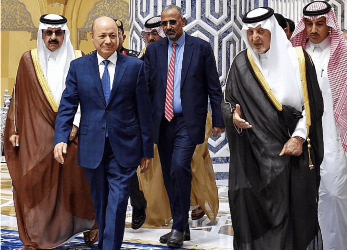 رئيس مجلس القيادة الرئاسي اليمني يصل إلى جدة