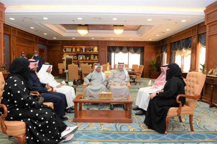 رئيس جامعة الملك خالد يشهد توقيع اتفاقية تعاون مع شركة الطاقة الذكية للخدمات التجارية