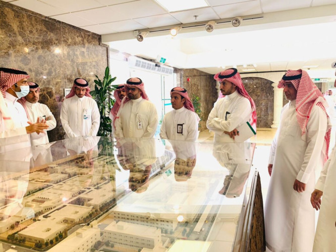 وفد من اللجنة الوطنية لمكافحة المخدرات يزور مجمع إرادة بالرياض