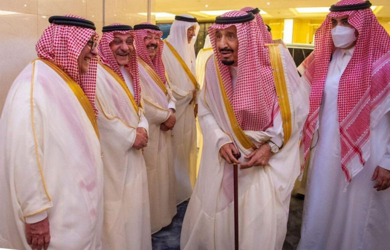 خادم الحرمين الشريفين يصل إلى مكة المكرمة قادماً من جدة