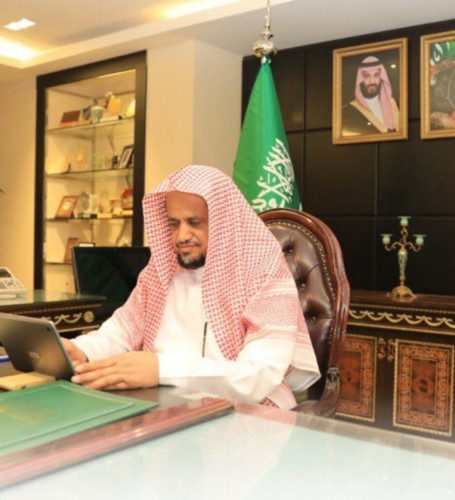 النائب العام يأمر بالقبض على شخص قام بالتعدي على رجل أمن بإشارات غير لائقة”