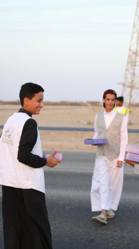 مجموعة بصمة شباب “بالقوز” تواصل توزيع وجبات إفطار صائم