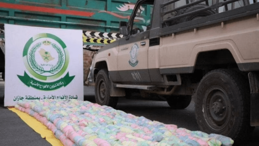 الأفواج الأمنية بجازان تقبض على مواطن بحوزته 19 كجم قات