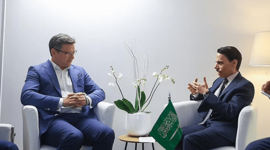 وزير الخارجية يلتقي نظيره الأوكراني خلال منتدى “دافوس”