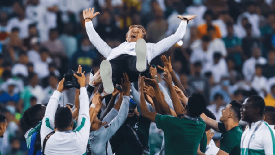 الاتحاد السعودي لكرة القدم يعلن تمديد عقد مدرب الأخضر “رينارد” حتى 2027