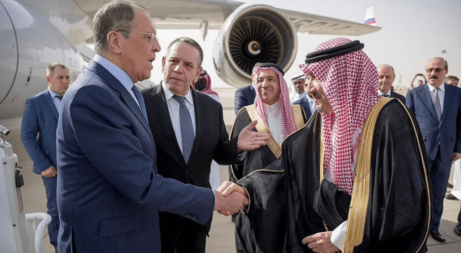 وزير الخارجية الروسي يصل المملكة في زيارة رسمية