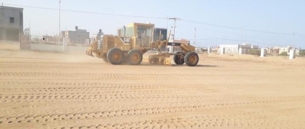 بلدية القوز تواصل جهودها في تهئية مصليات العيد