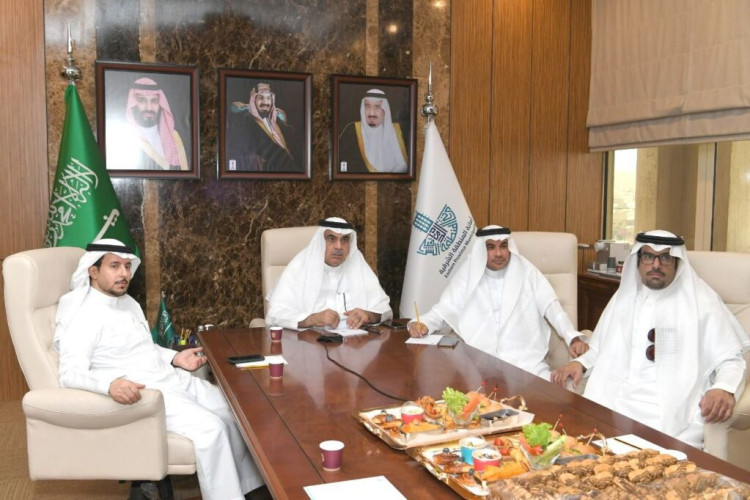 أمانة الشرقية تعايد منسوبيها بمشاركة معالي وزير الشؤون البلدية والقروية والإسكان مرئياً