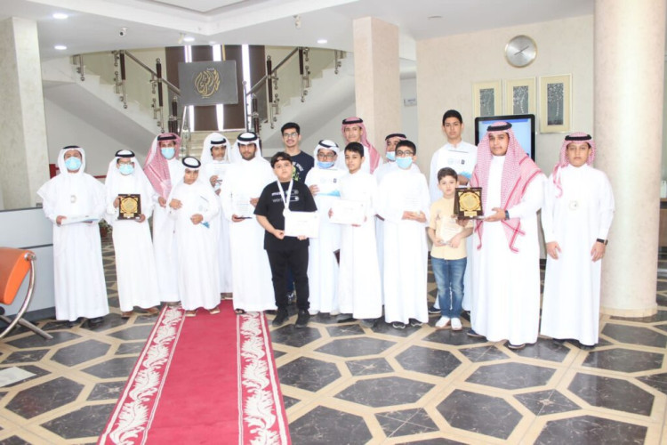 مدير تعليم تبوك يكرم الطلبة الفائزين في تصفيات مشروع “تحدي القراءة العربي”