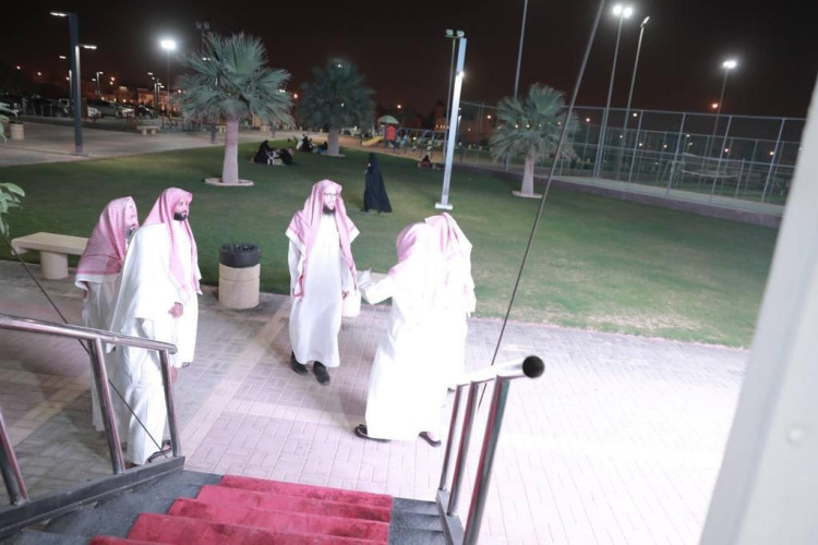 مدير فرع هيئة الأمر بالمعروف بالرياض يزور المعرض الرقمي بحي الملقا