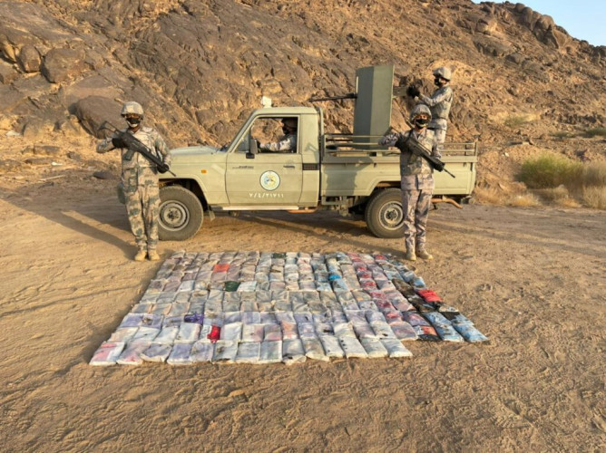 إحباط محاولات تهريب(760)كيلو جراماً من مادة الحشيش و(45)طناً و(624)كيلو جراماً من نبات القات والقبض على المتورطين في تهريبها