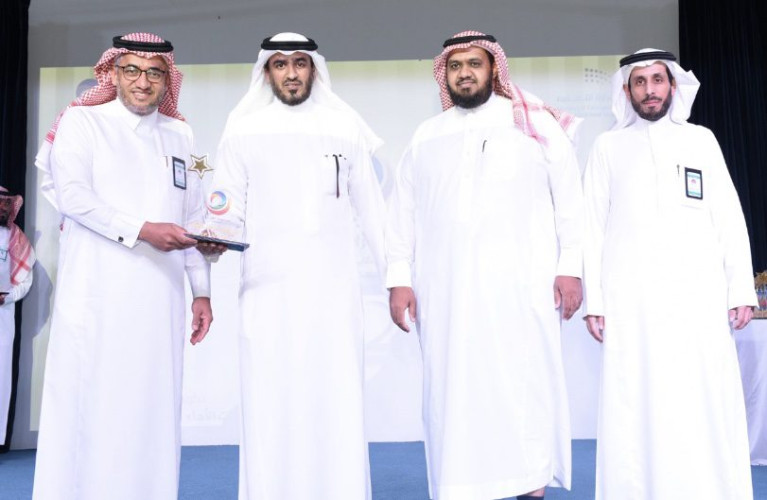 مدرسة الإمام جعفر الصادق الثانوية ” تحصد المستوى الذهبي  في مؤشرات أداء النشاط الطلابي” بـ”تعليم الأحساء”