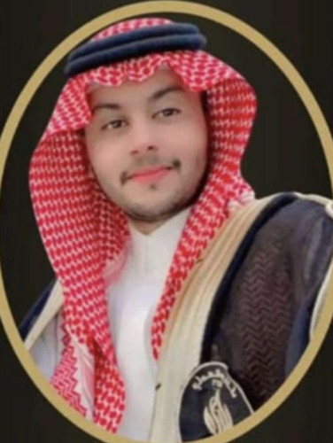 فهد بن خزيم يحصل على درجة البكالوريوس