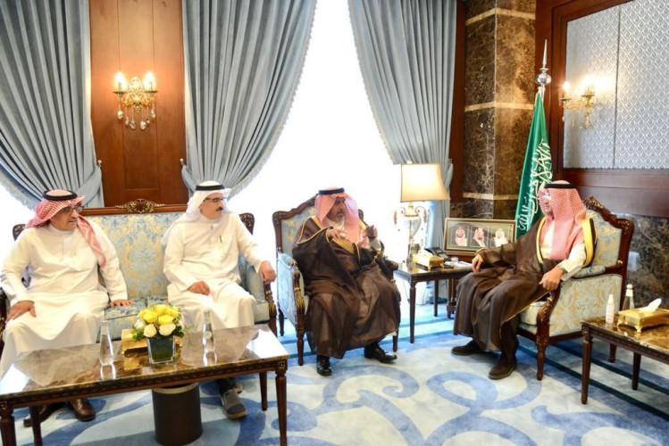 سمو محافظ الأحساء يستقبل معالي نائب وزير النقل والخدمات اللوجستية لشؤون الطرق ويتفقد عدداً من مشاريع طرق المحافظة