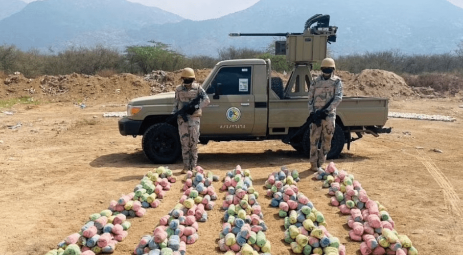 جازان.. إحباط محاولات تهريب أكثر من 17 طنًا من القات المخدر و295 كيلوجرامًا من الحشيش المخدر