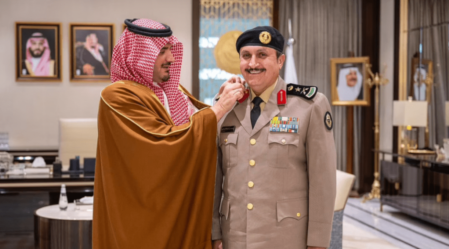 وزير الداخلية يقلِّد مدير الأمن العام رتبة “فريق”