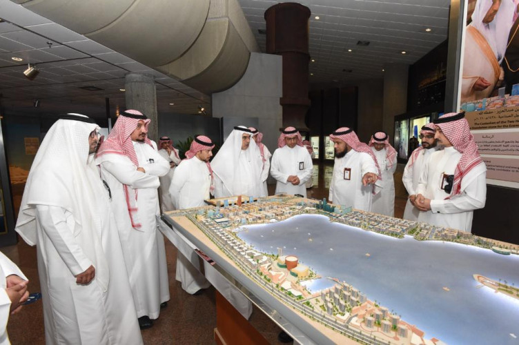 أمين الشرقية يطلع على تجارب وقصص النجاح للهيئة الملكية بالجبيل الصناعية ورأس الخير