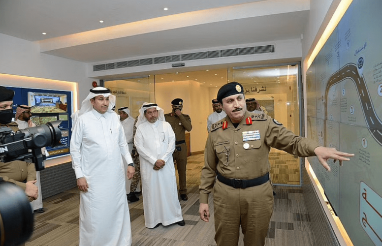 وزير النقل يطلع على أحدث التقنيات والأدوات المستخدمة في خدمة ضيوف الرحمن