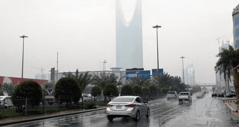 يحدث الآن.. أمطار متوسطة إلى غزيرة على الرياض والدفاع المدني يحذر