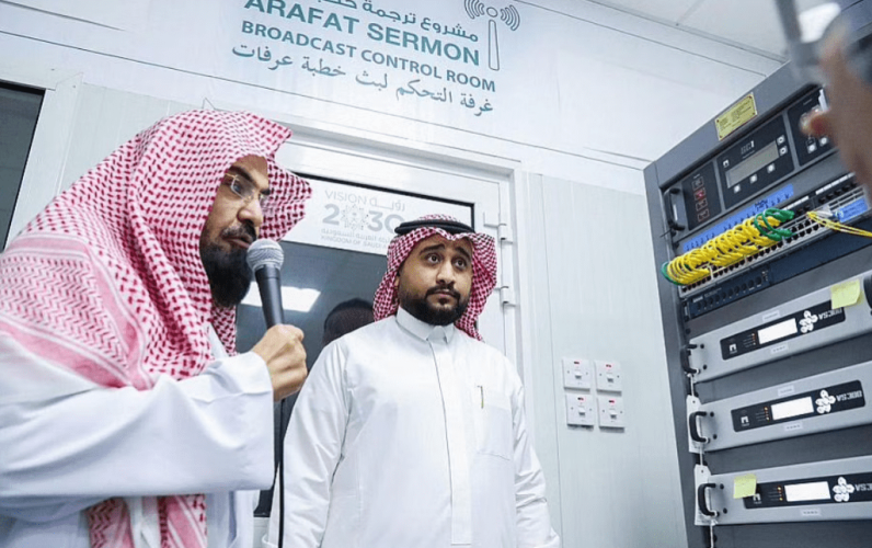 “السديس” خلال تفقده مشروع ترجمة خطبة عرفة: الله منّ علينا بخدمة الحرمين