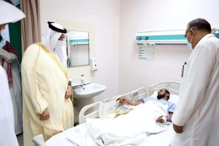 وكيل محافظة وادي الدواسر يُعايد المرضى ويستقبل المهنئين