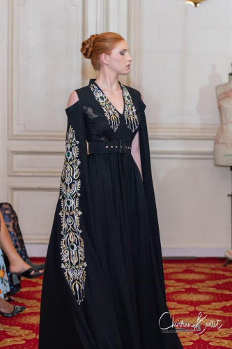 المصممة العالمية نفلاء العتيبي تقدم مجموعتها في أسبوع الموضة الفرنسي 2022