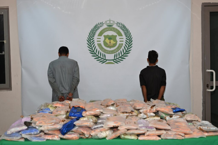 “مكافحة المخدرات” تضبط (297) كيلو جرامًا من مادة الحشيش المخدر مخبأة داخل إطارات شاحنة