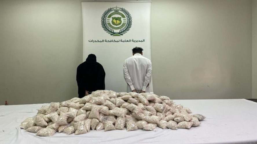 “مكافحة المخدرات” تضبط أكثر من(700)ألف قرص من مادة الإمفيتامين المخدر بحوزة مقيم ووافدة بتأشيرة زيارة