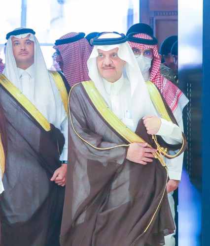 أمير الشرقية يرعى بدء التشغيل التجريبي لقسم الركاب بمنفذ سلوى الجديد