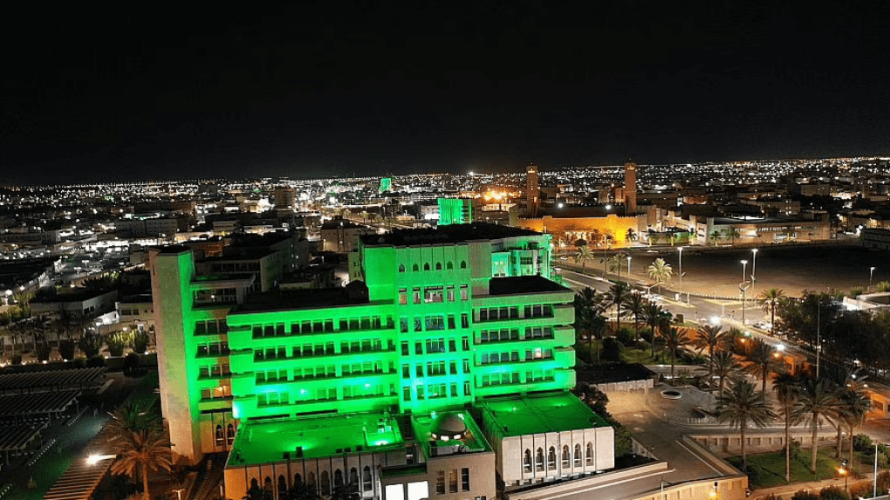 الإمارات.. مباني المناطق تكتسي اللون الأخضر ابتهاجًا باليوم الوطني الـ”92″