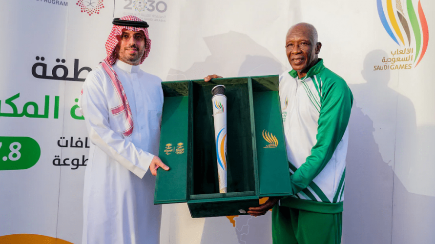 محافظ جدة يتسلم شعلة دورة الألعاب السعودية 2022