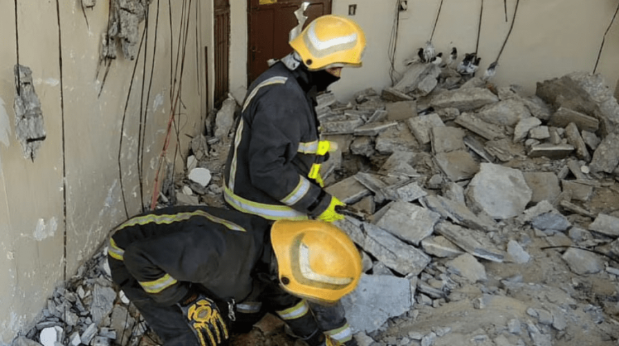 القطيف.. وفاة شخص انهار عليه سقف مبنى