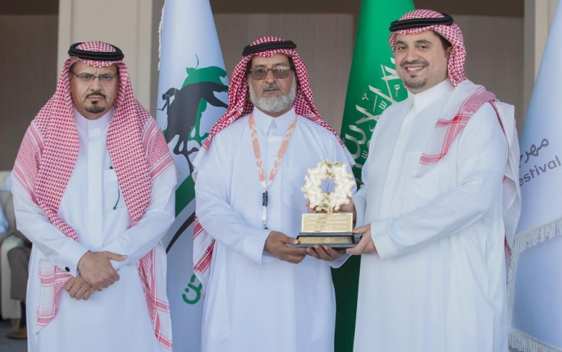 اتحاد الهجن يكرّم مدير جمعية الدعوة والارشاد وتوعية الجاليات بعشيره