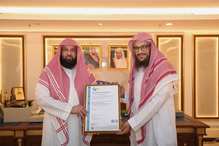 الرئيس العام لهيئة الأمر بالمعروف والنهي عن المنكر يتسلم شهادة الجودة العالمية الآيزو [ISO9001] في العمل الإداري لفرع الرياض
