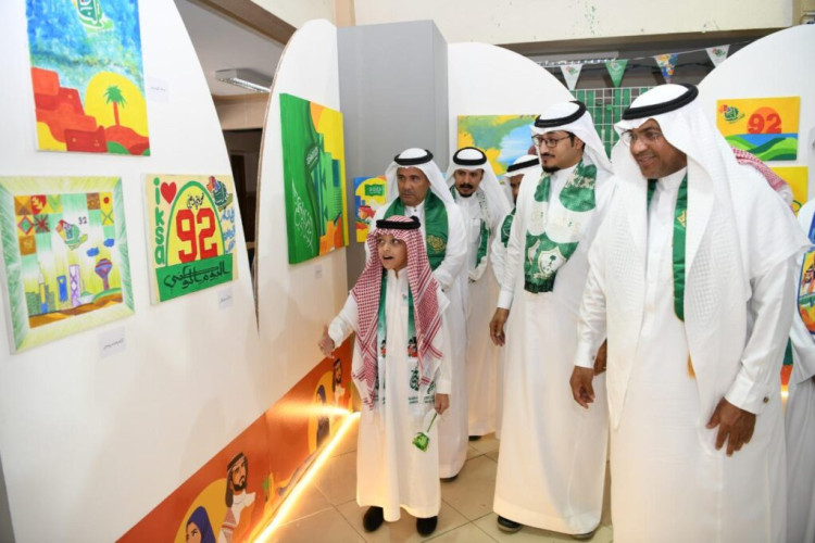 مدير تعليم مكة يُدشن معرض “هي لنا دار” بابتدائيتي الرحمانية وواقد بن عبدالله بـمشاركة 392 لوحة فنية
