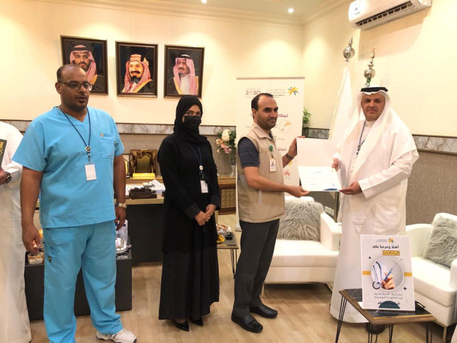 مدير عام فرع وزارة الموارد البشرية والتنمية الاجتماعية بمنطقة المدينة المنورة يدشن حملة التطعيم ضد الإنفلونزا الموسمي