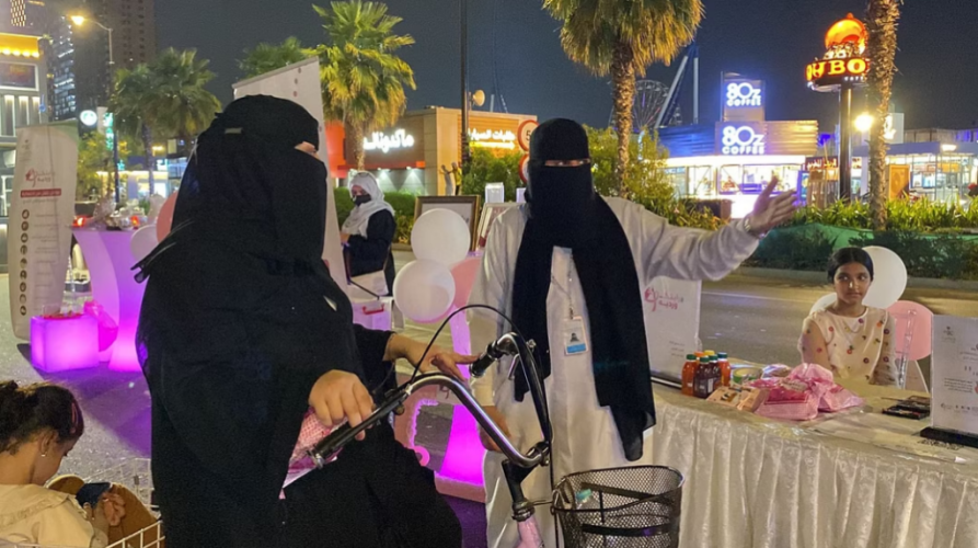 مجمع الملك عبدالله الطبي بجدة يُطلق “رايتك وردية” للتوعية بسرطان الثدي