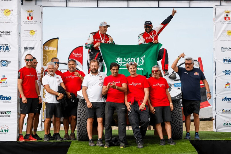 العالمي يزيد الراجحي يعتلي منصة التتويج في رالي الأندلس