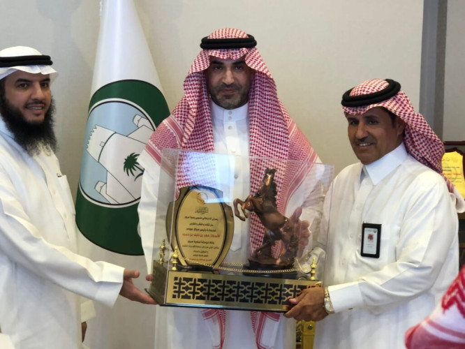 وكيل أمين منطقة الرياض لشؤون بلديات المنطقة يقوم بزيارة لمركز عروى