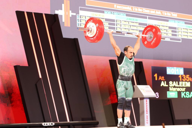 الصقر السعودي الرباع منصور آل سليم يخطف فضية وبرونزيتين في بطولة آسيا للكبار بالبحرين