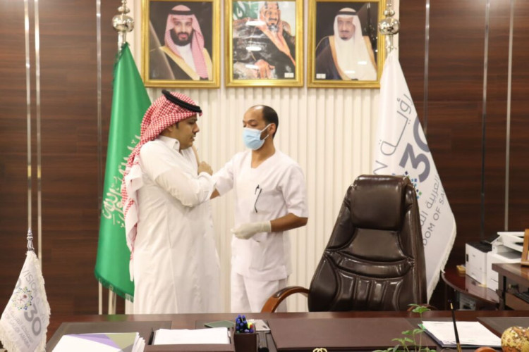 مدير ومنسوبي فرع وزارة البيئة والمياه والزراعة يتلقون لقاح الإنفلونزا الموسمية