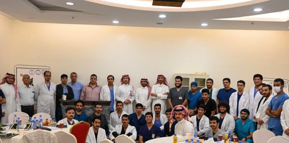 نادي الطب والإبداع‬⁩ يقيم ورشة عمل بعنوان “المهارات الجراحية الأساسية”