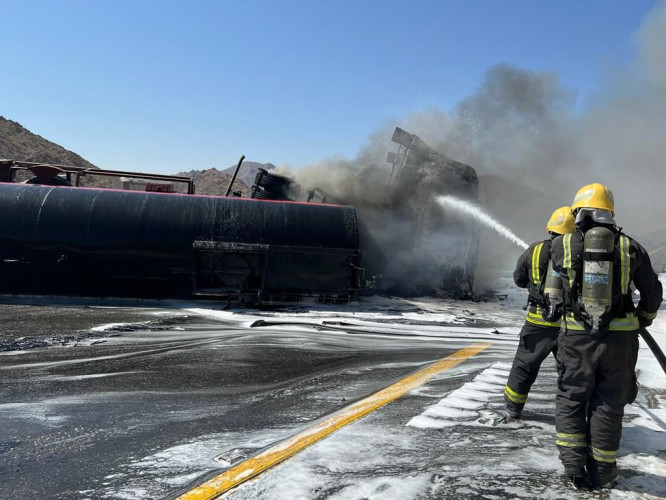 شاهد.. حريق يشب بناقلة بترولية على طريق السيل و”المدني” يخمده